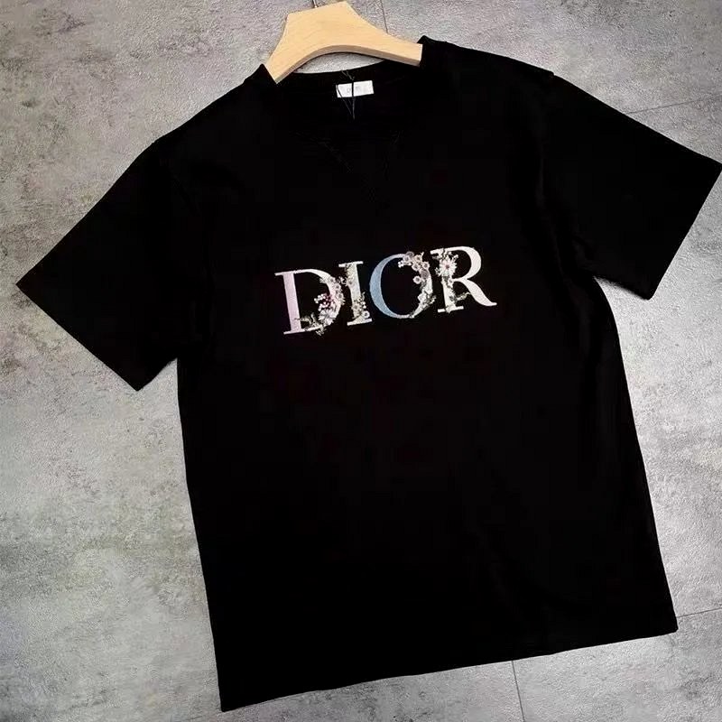 Dior Black Tee Review: Print Alignment, Neckline Slack and the 1–3 cm Tolerance We Measured